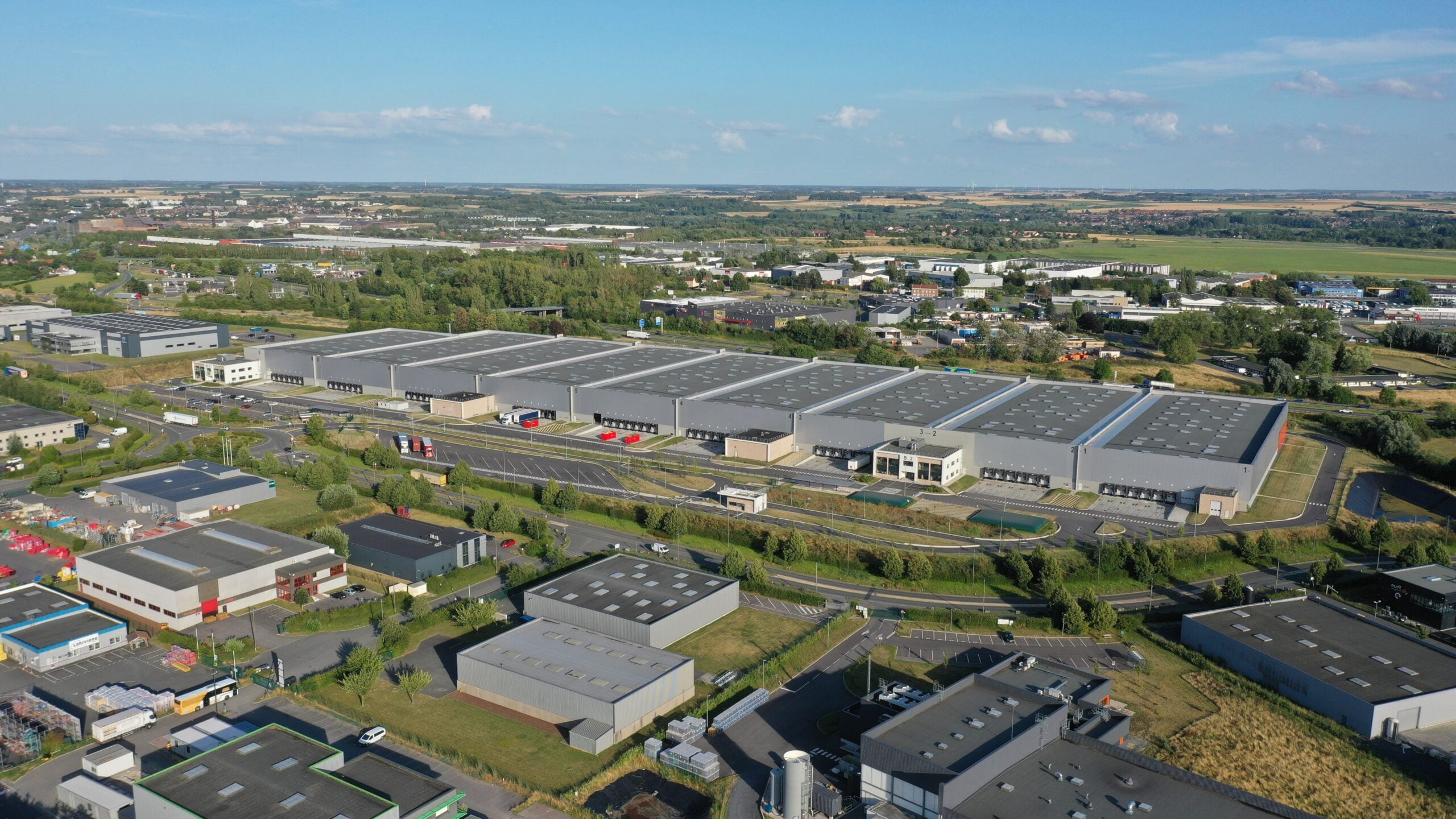 Construction d'une plateforme logistique pour le stockage de produits ...